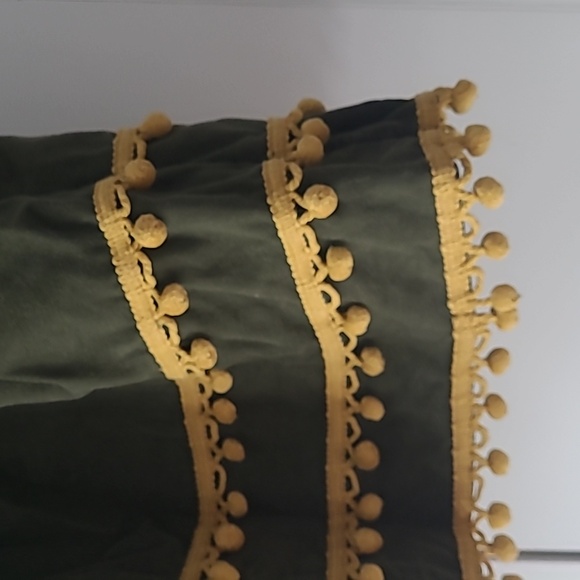 Green skirt - Picture 2 of 5